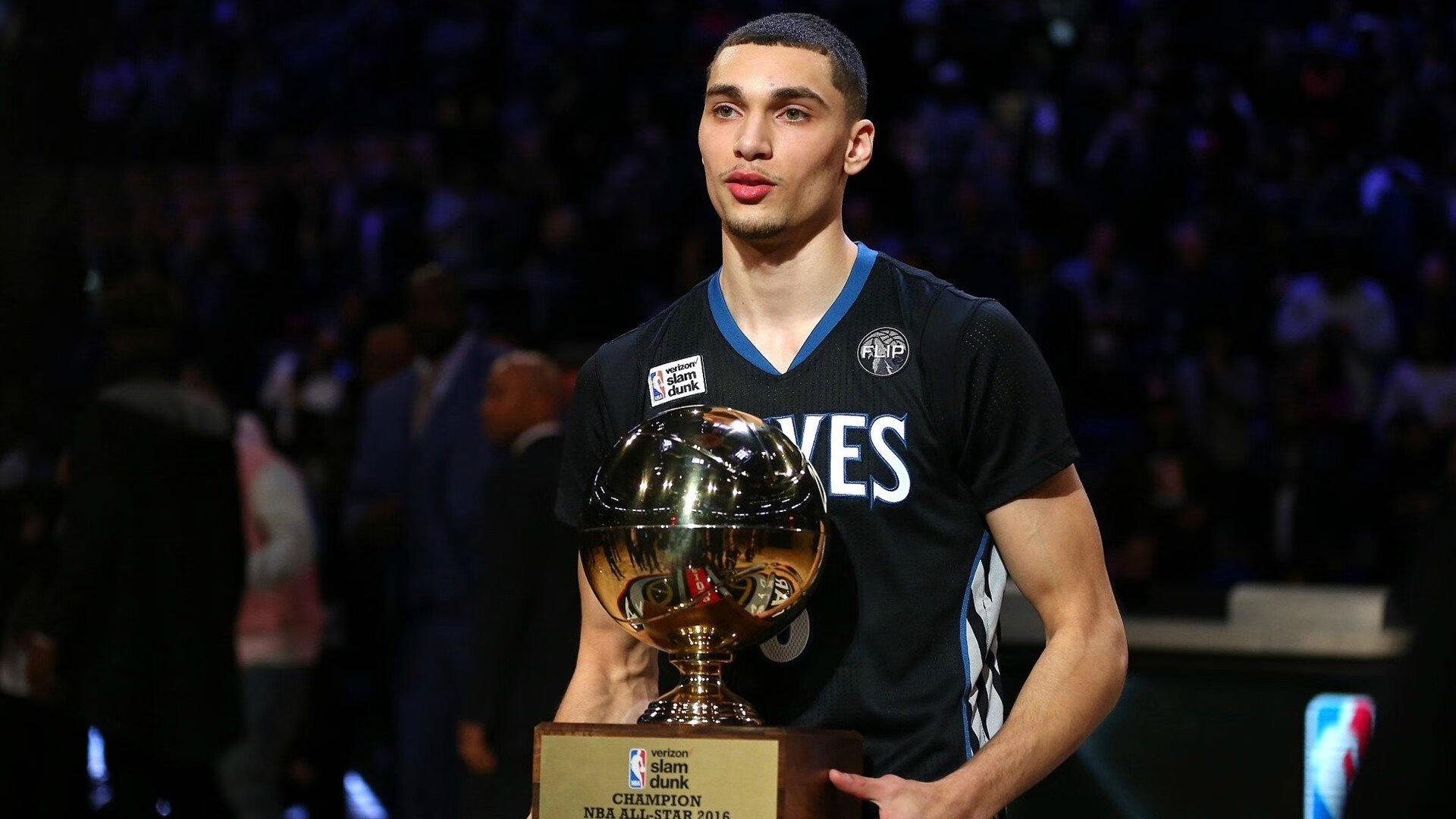 伊朗足球队自带暖炉进场，成冬奥最“热”球队